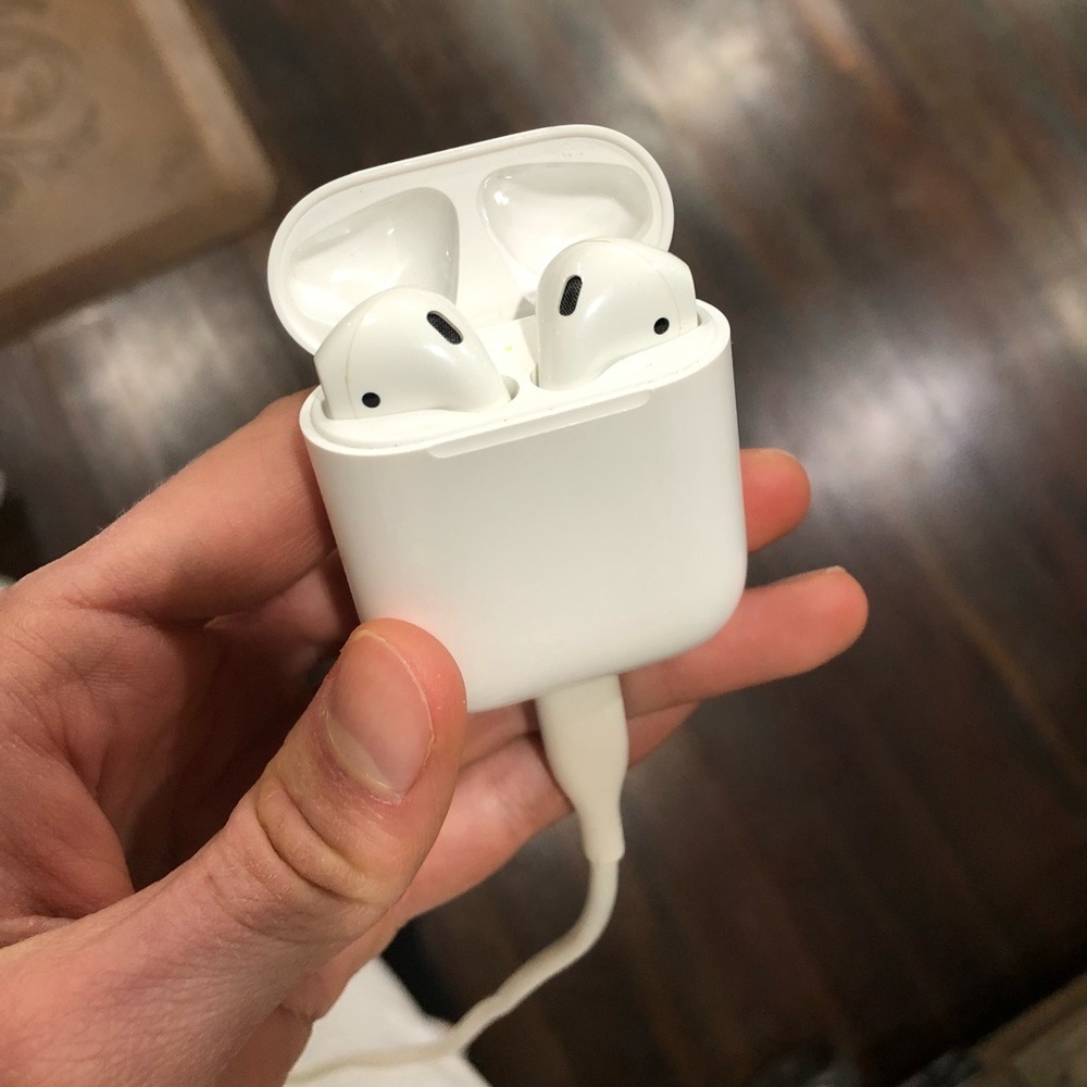 Apple AirPods - Picture 3 of 12
